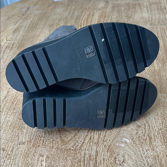 NWOT Eileen Fisher Alpine Lamb Fur Wedge Booties 8.5 - Picture 6 of 6